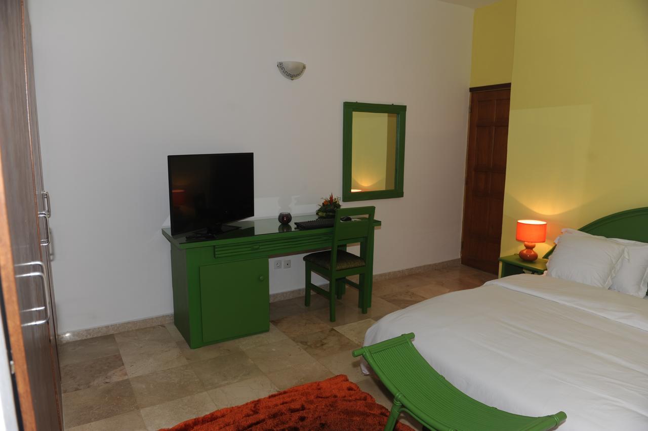 Residence Helios Abidjan Bagian luar foto